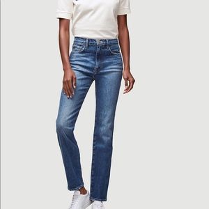 ISO! Frame Slender Straight Jeans in Montauk